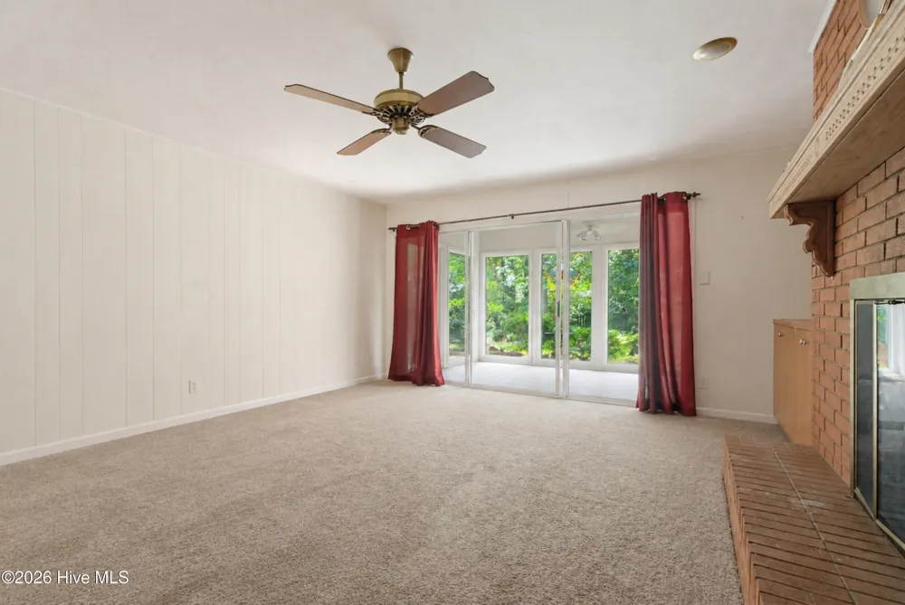 527 Edgewood Circle Whiteville, NC 28472