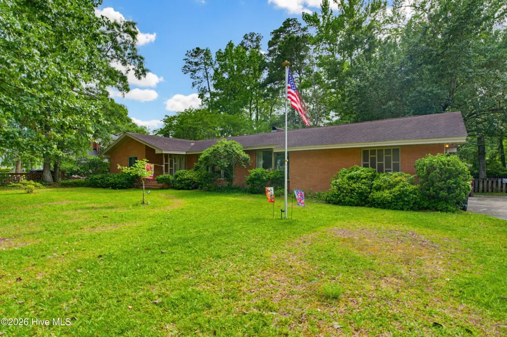 527 Edgewood Circle Whiteville, NC 28472
