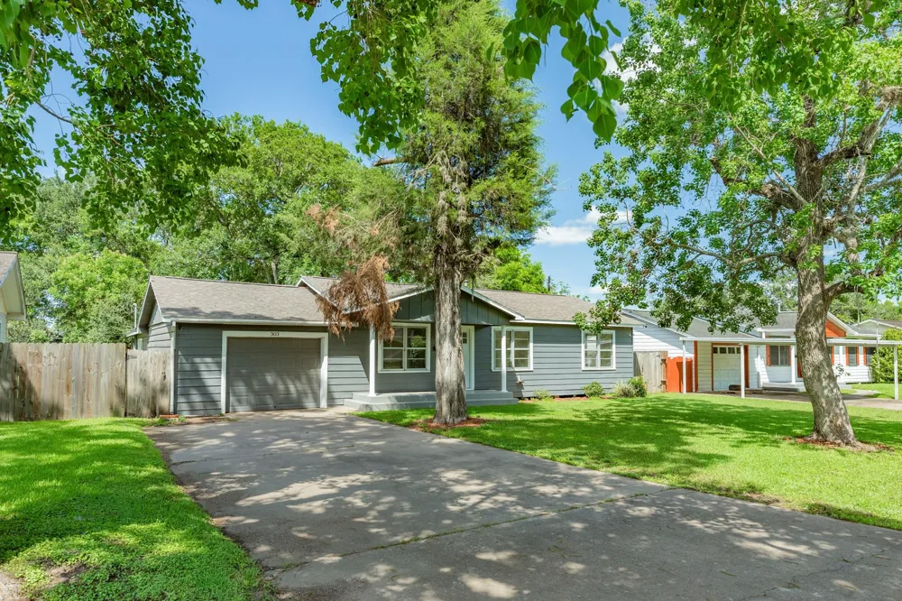 303 Yaupon Street Sweeny, TX 77480