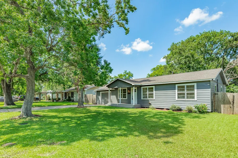 303 Yaupon Street Sweeny, TX 77480