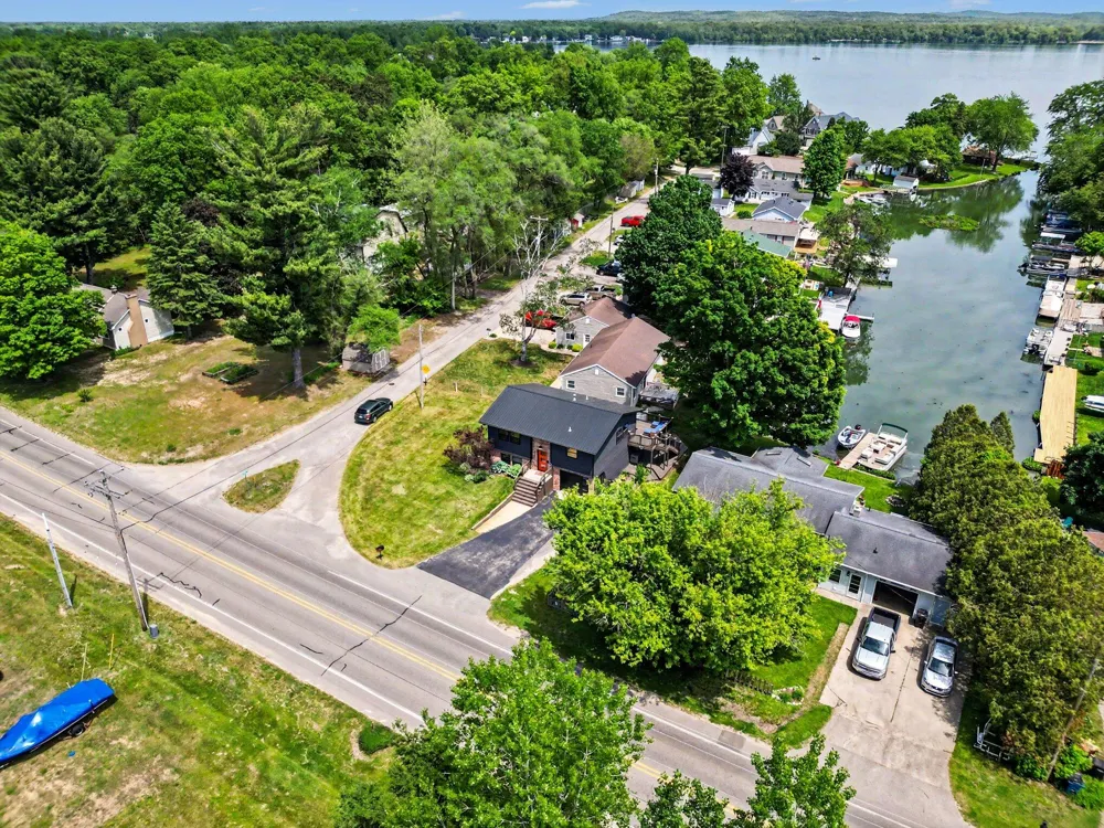 2865 S Patterson Road Wayland, MI 49348