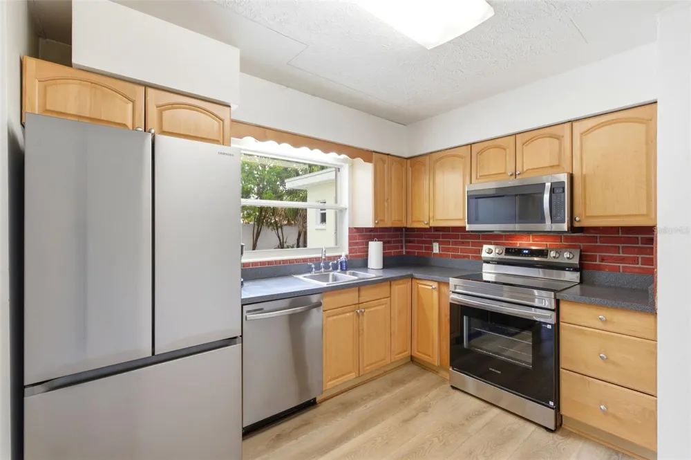10651 125TH AVENUE Largo, FL 33773