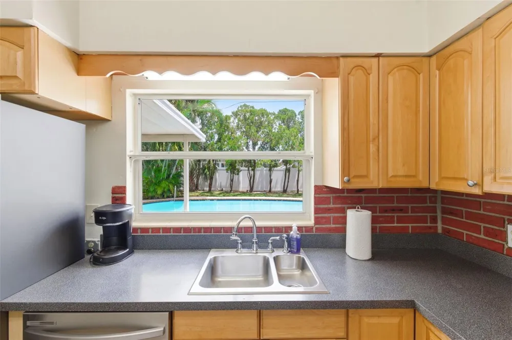 10651 125TH AVENUE Largo, FL 33773