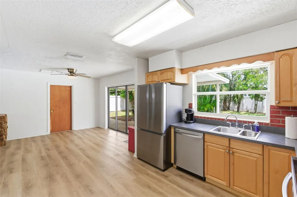 10651 125TH AVENUE Largo, FL 33773