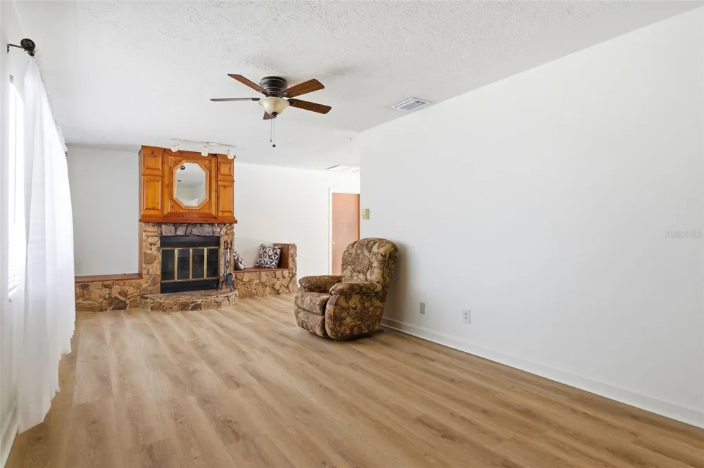 10651 125TH AVENUE Largo, FL 33773