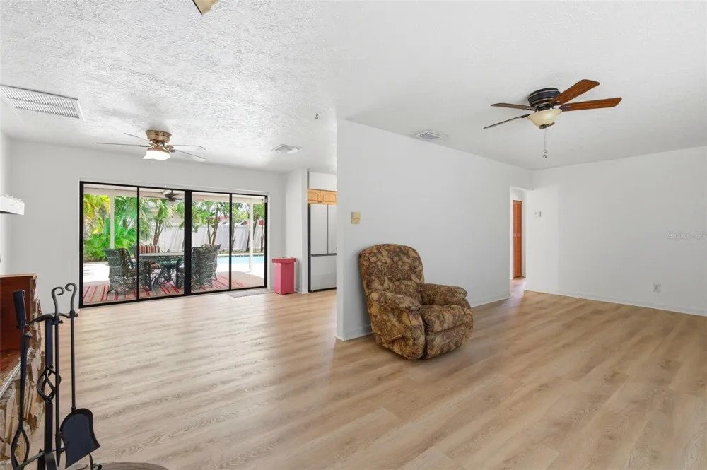 10651 125TH AVENUE Largo, FL 33773