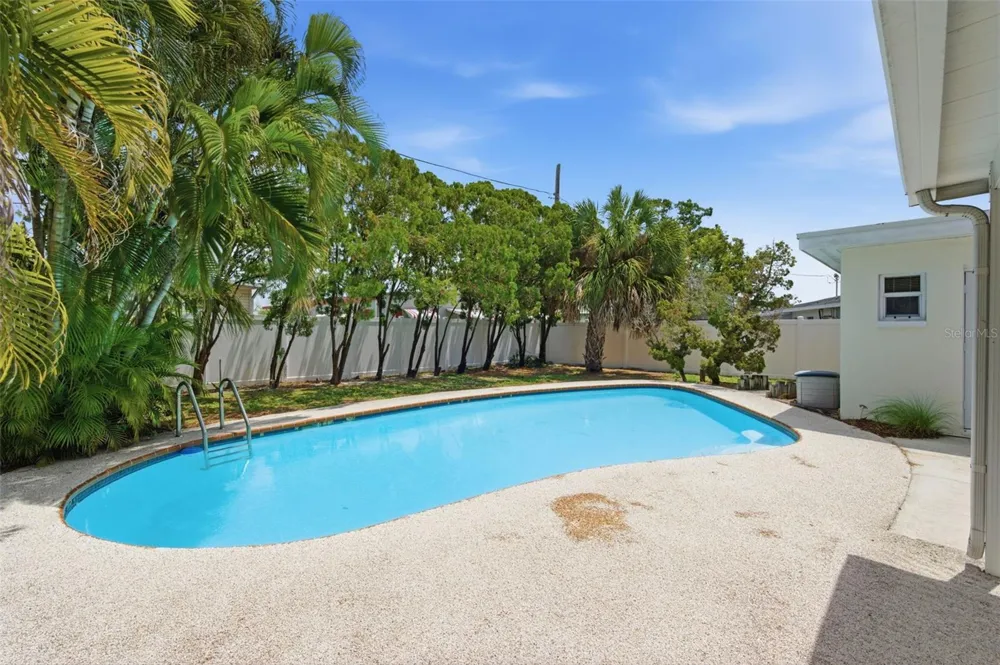 10651 125TH AVENUE Largo, FL 33773