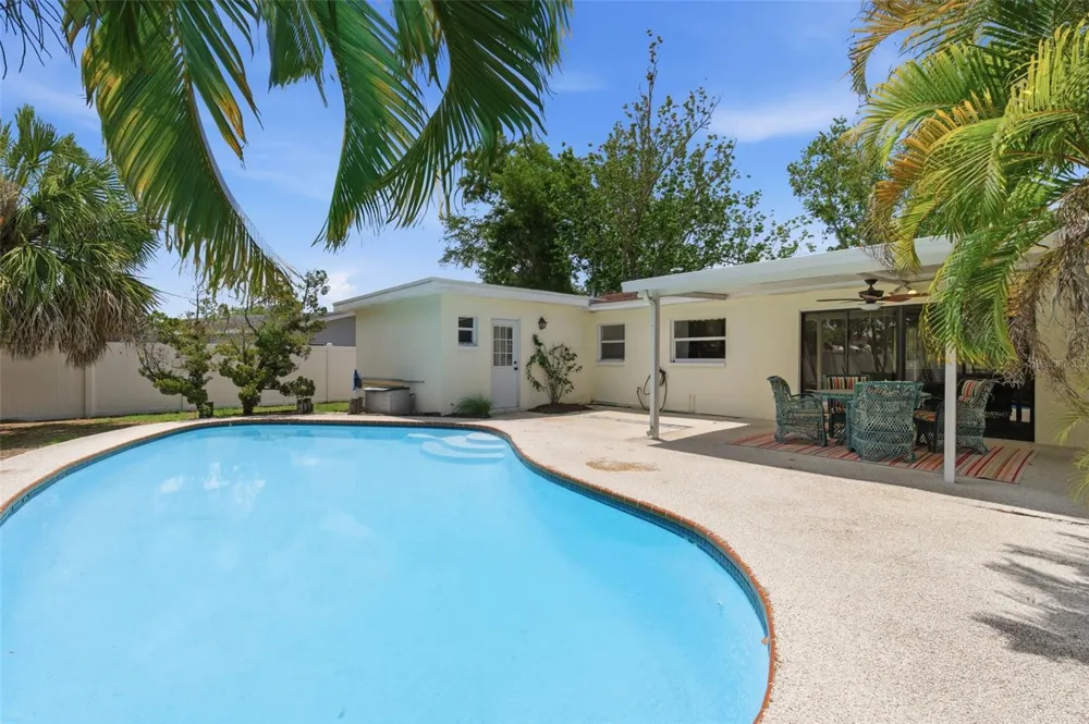 10651 125TH AVENUE Largo, FL 33773