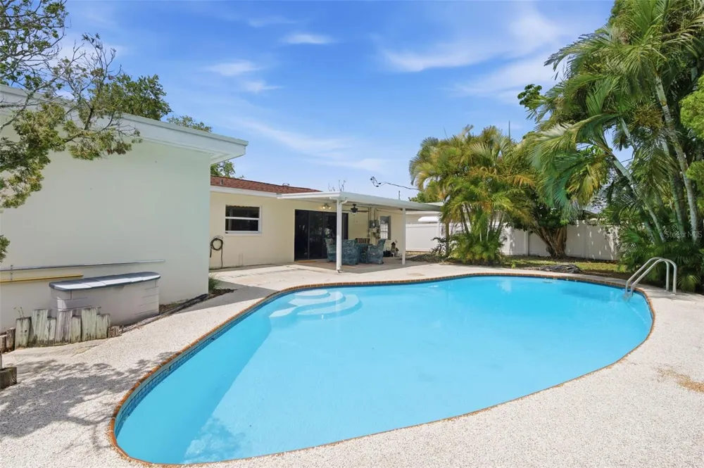 10651 125TH AVENUE Largo, FL 33773