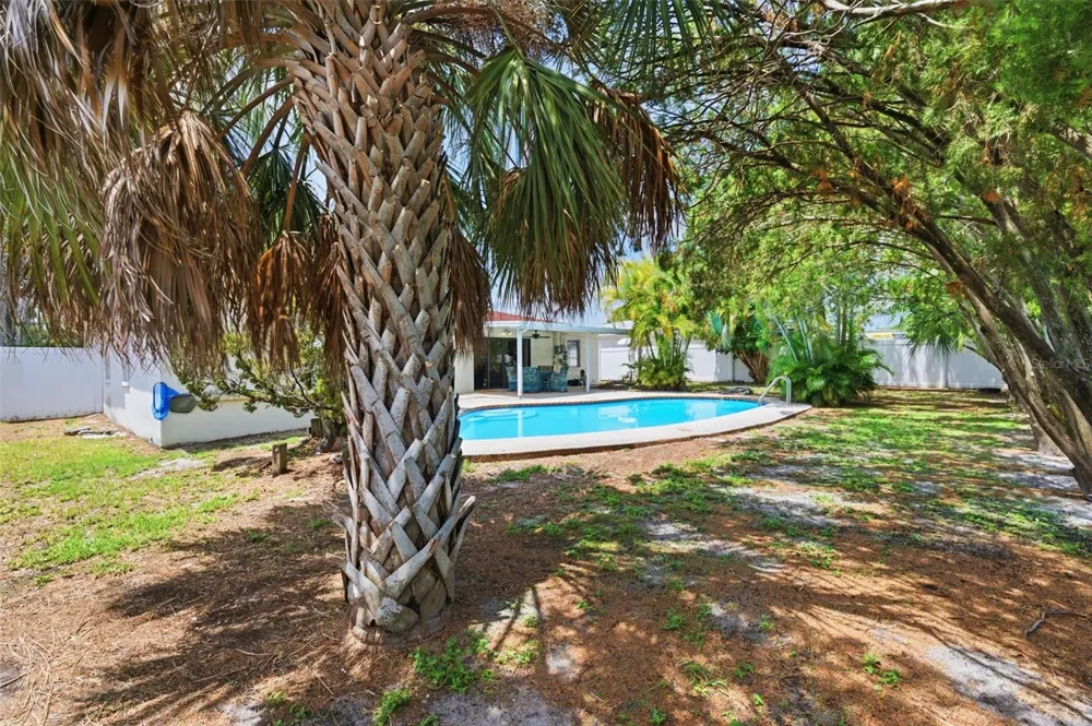 10651 125TH AVENUE Largo, FL 33773