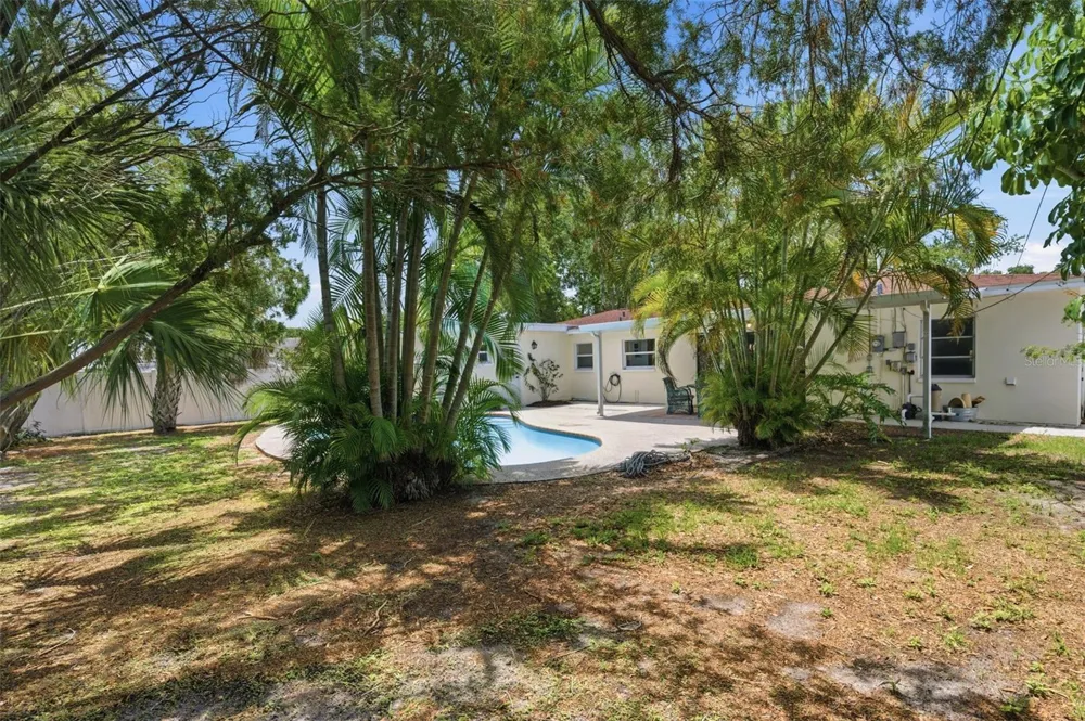 10651 125TH AVENUE Largo, FL 33773