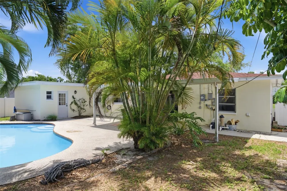 10651 125TH AVENUE Largo, FL 33773