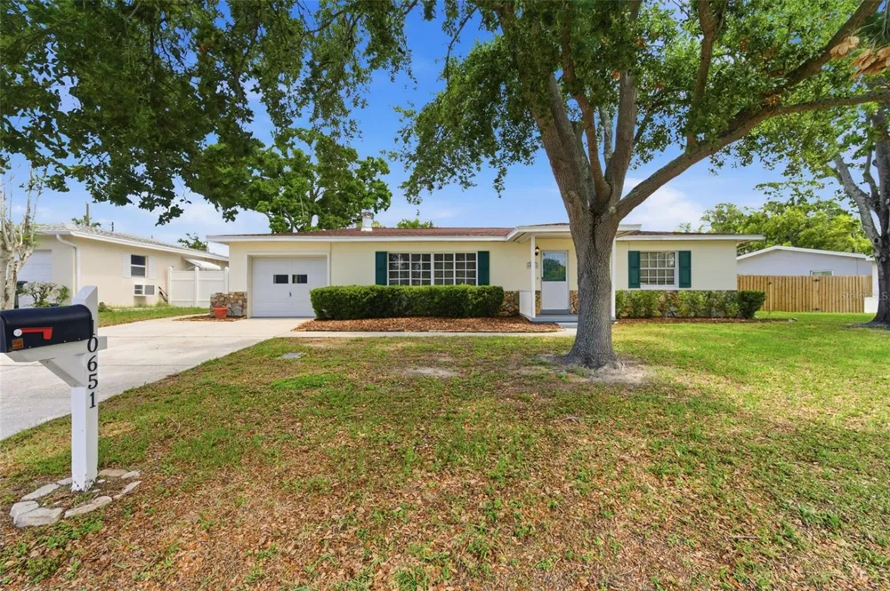 10651 125TH AVENUE Largo, FL 33773
