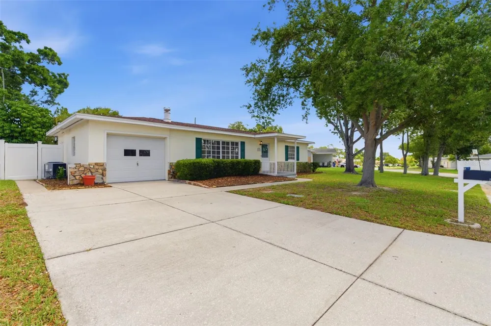 10651 125TH AVENUE Largo, FL 33773