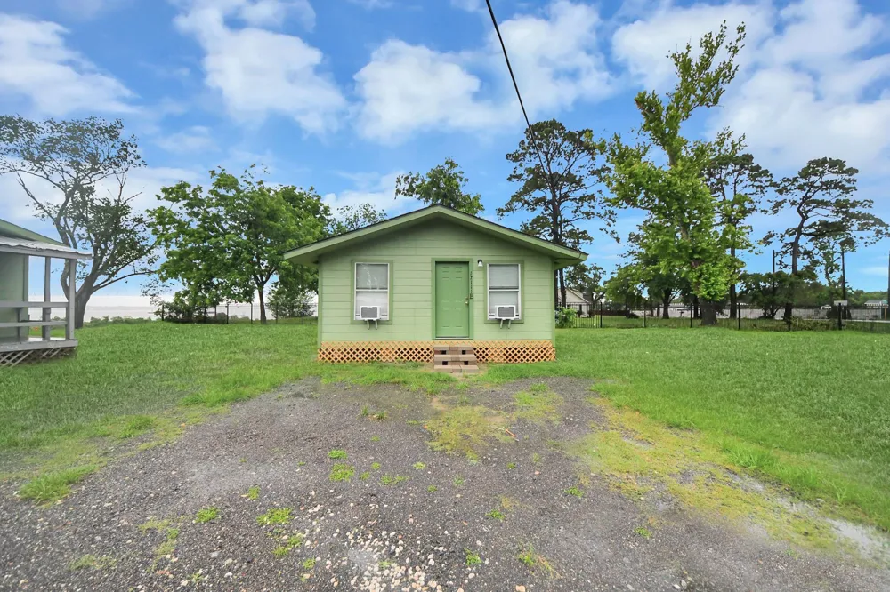 17111 River Road #B Channelview, TX 77530