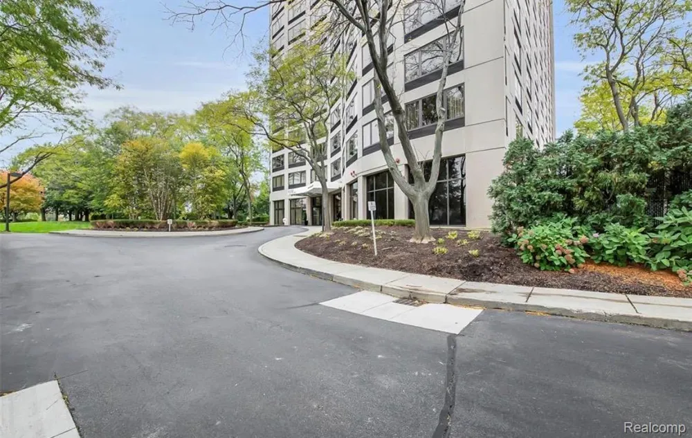 5000 Towncenter Center #607 Southfield City, MI 48075