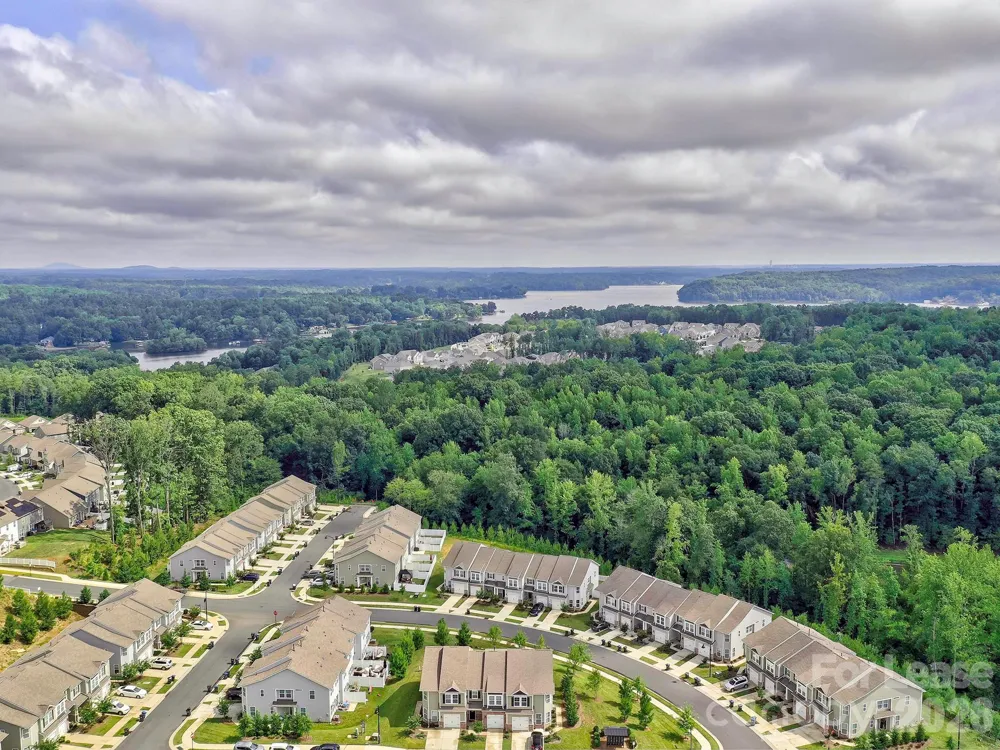 915 Emma Kate Court Lake Wylie, SC 29710