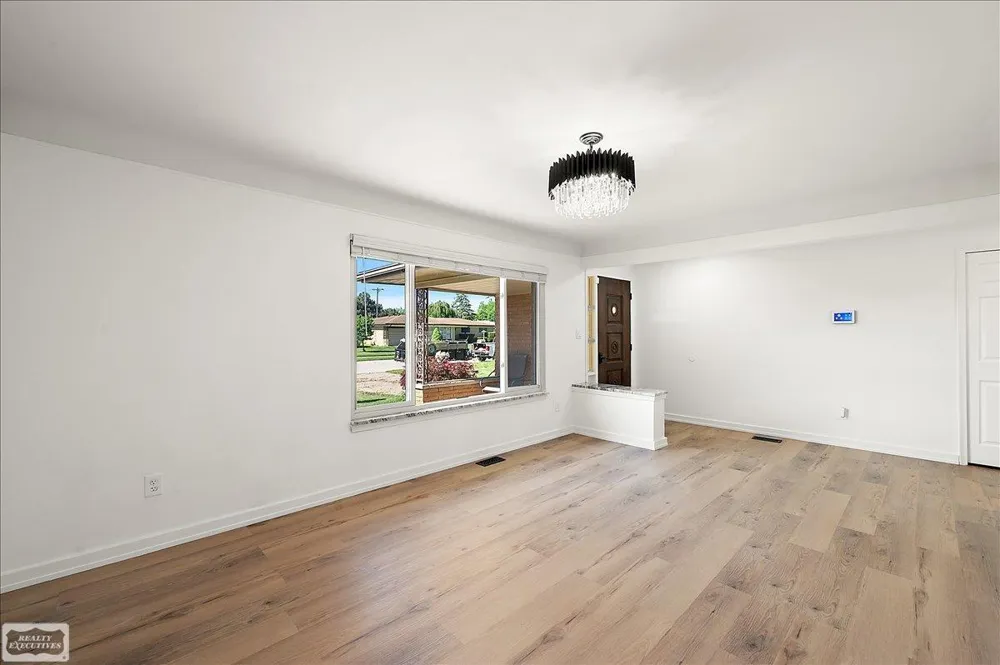 11489 Anna Lisa Street Utica City, MI 48312