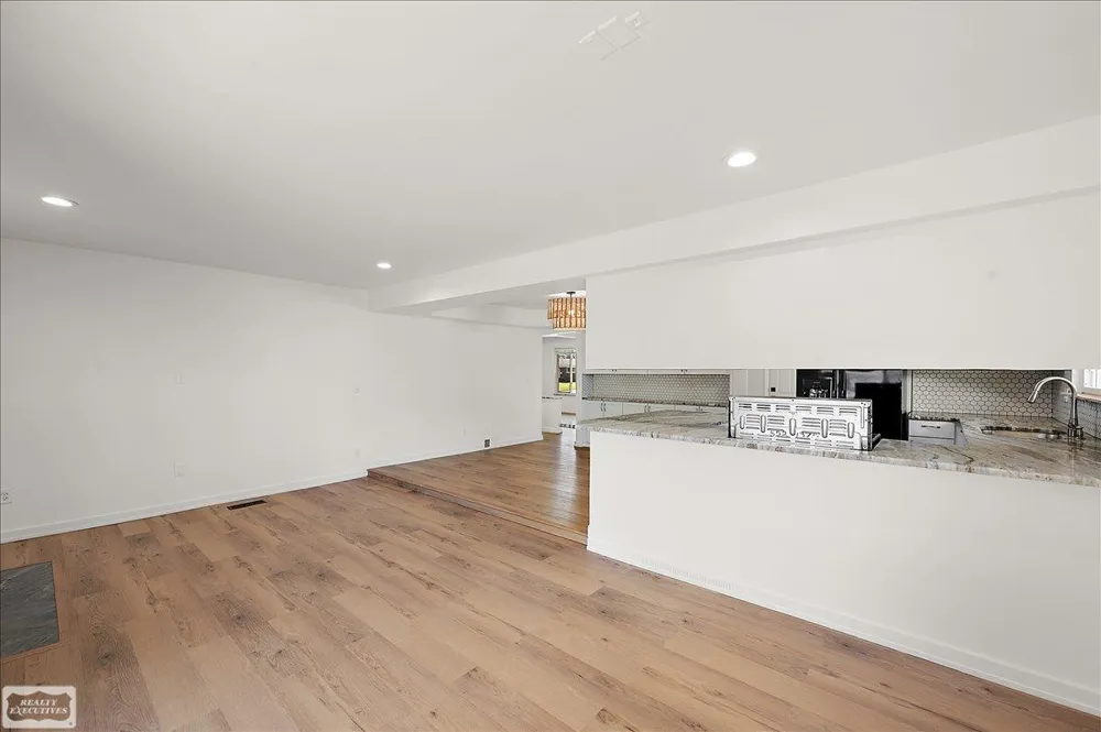11489 Anna Lisa Street Utica City, MI 48312