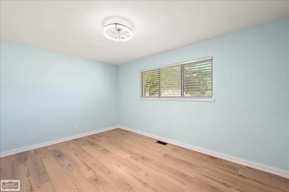11489 Anna Lisa Street Utica City, MI 48312