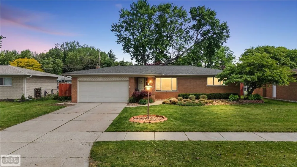 11489 Anna Lisa Street Utica City, MI 48312