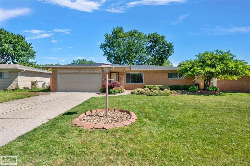 11489 Anna Lisa Street Utica City, MI 48312