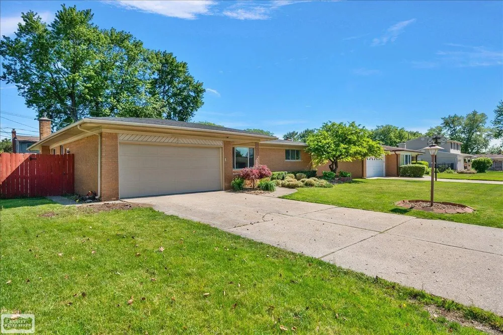 11489 Anna Lisa Street Utica City, MI 48312