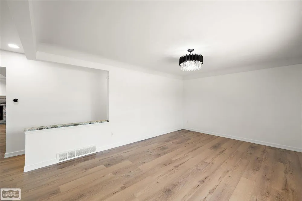 11489 Anna Lisa Street Utica City, MI 48312