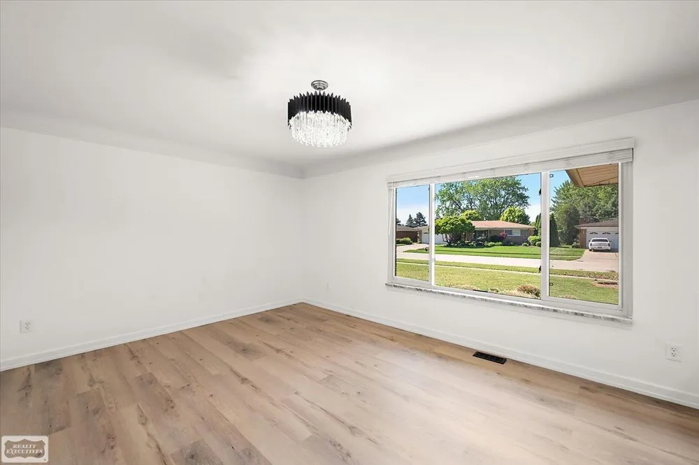 11489 Anna Lisa Street Utica City, MI 48312