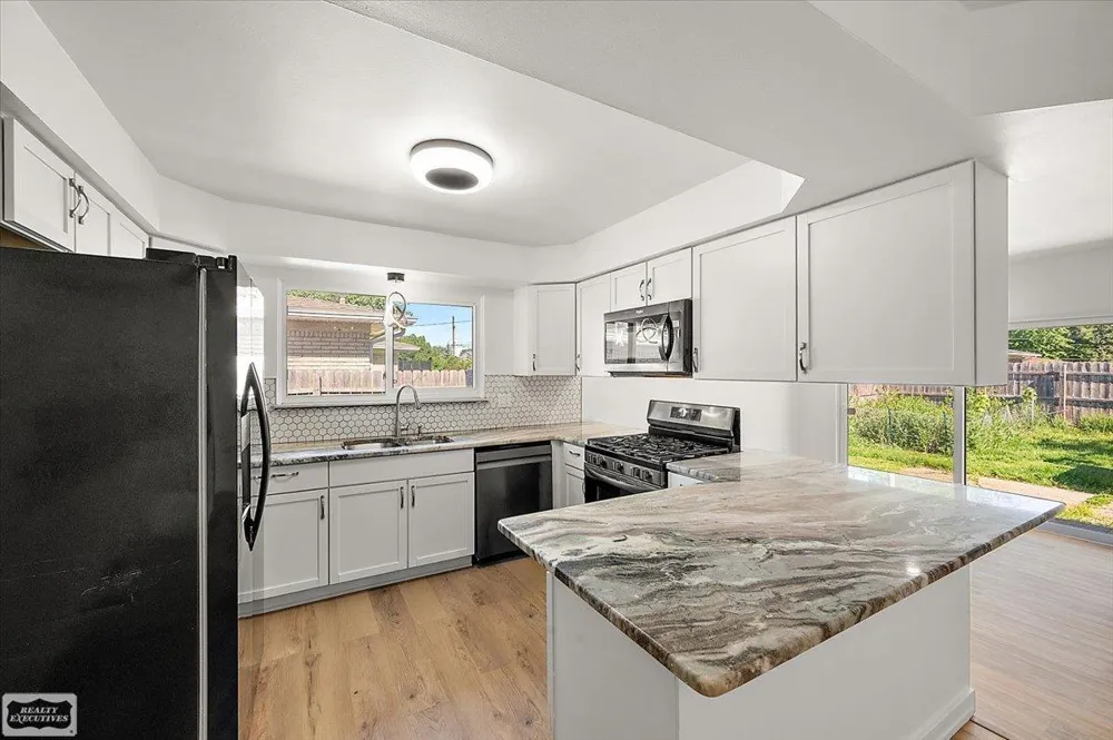11489 Anna Lisa Street Utica City, MI 48312