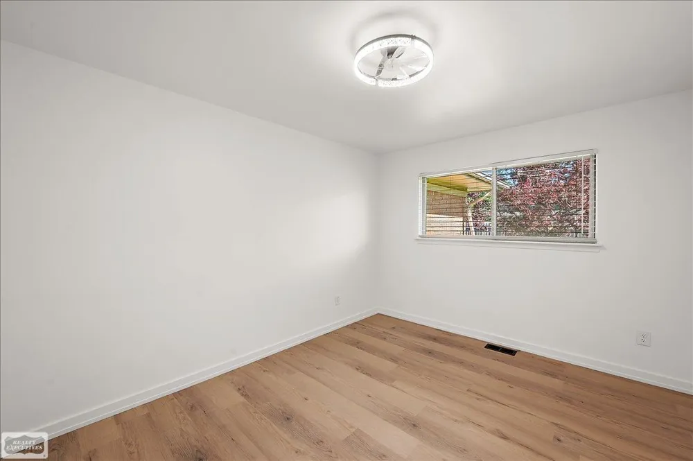 11489 Anna Lisa Street Utica City, MI 48312