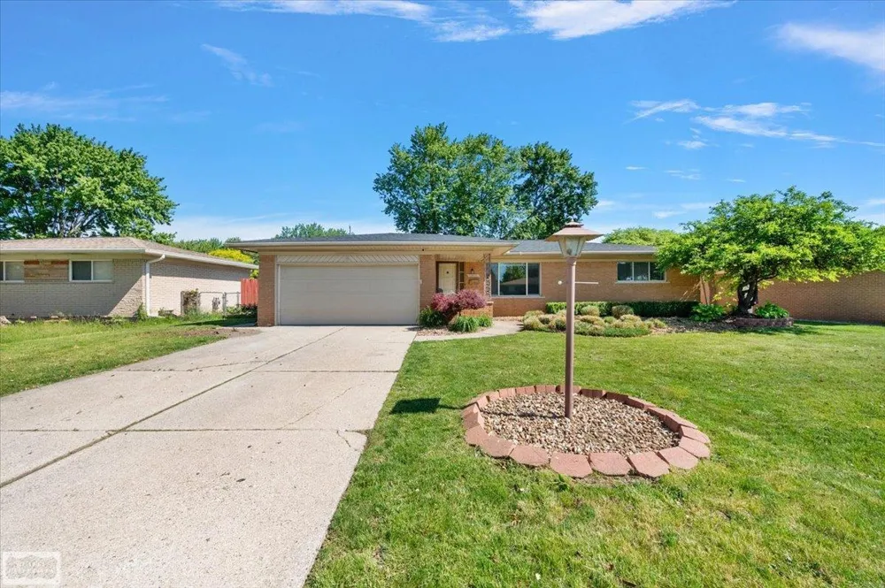 11489 Anna Lisa Street Utica City, MI 48312