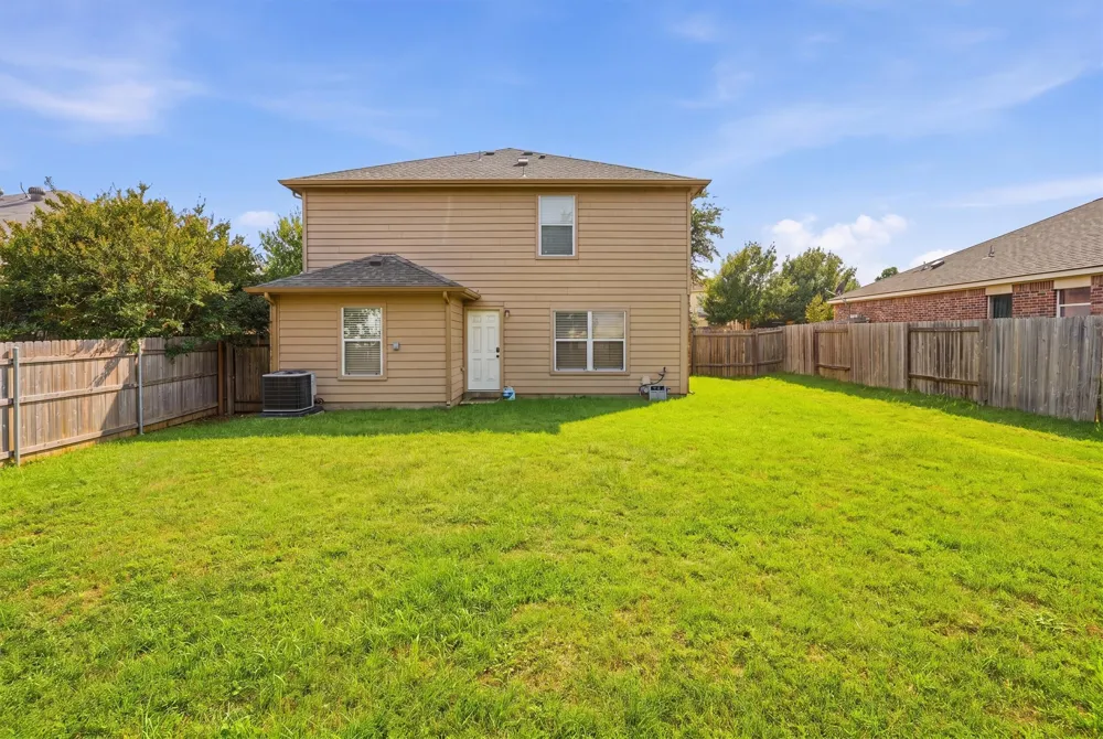 161 Dodge City Trail Newark, TX 76071