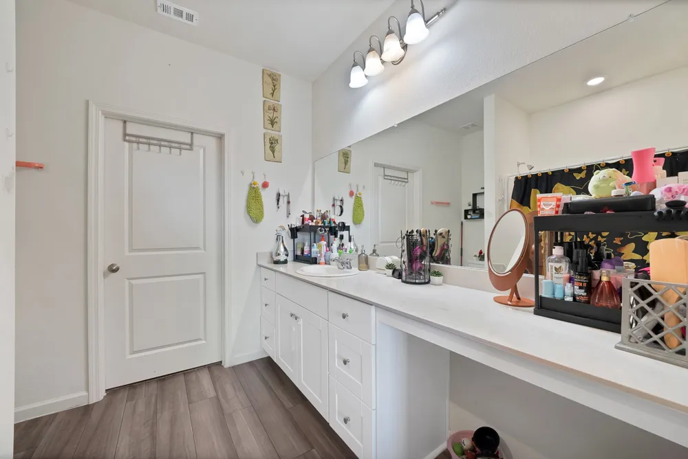 19 Cherryridge Drive Edgecliff Village, TX 76134