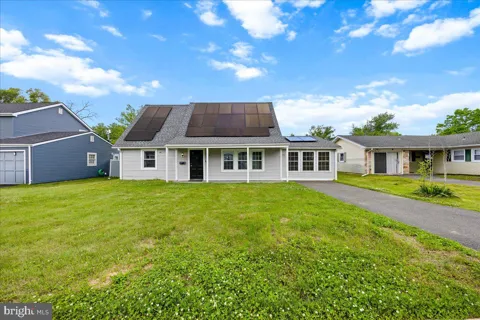 11 HAMPTON LANE