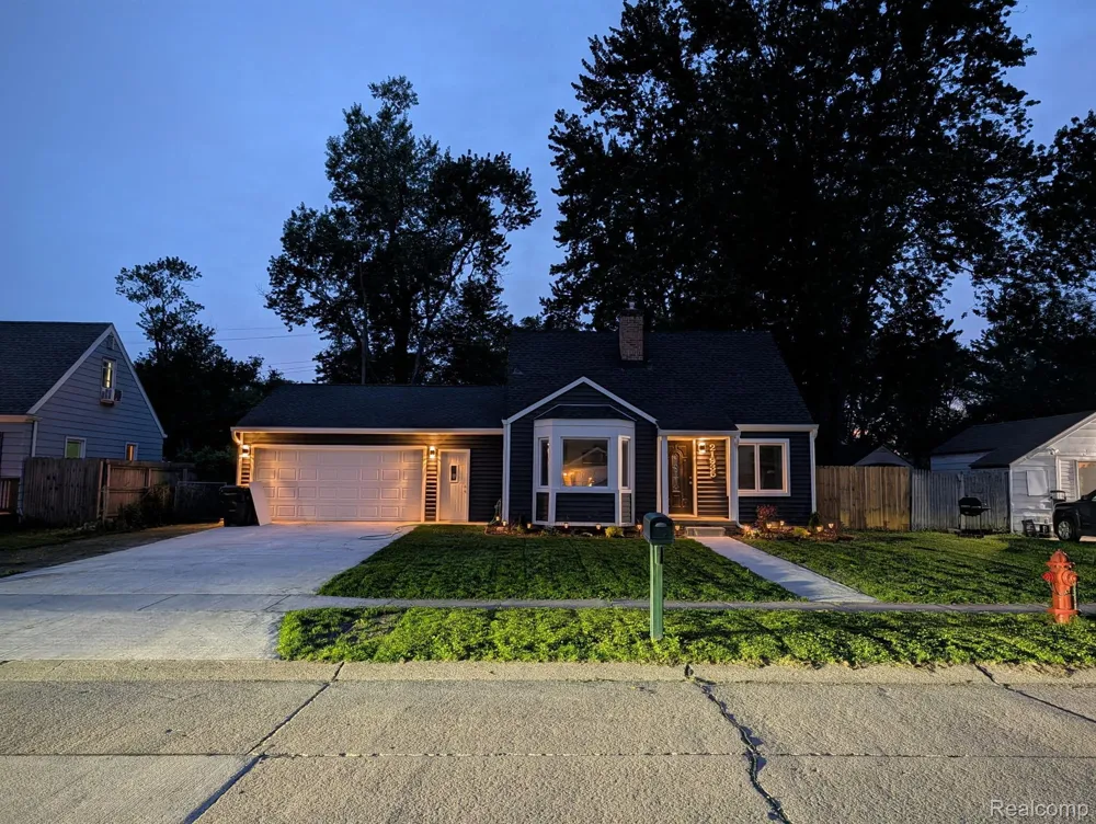 21935 Tulane Avenue Farmington City, MI 48336