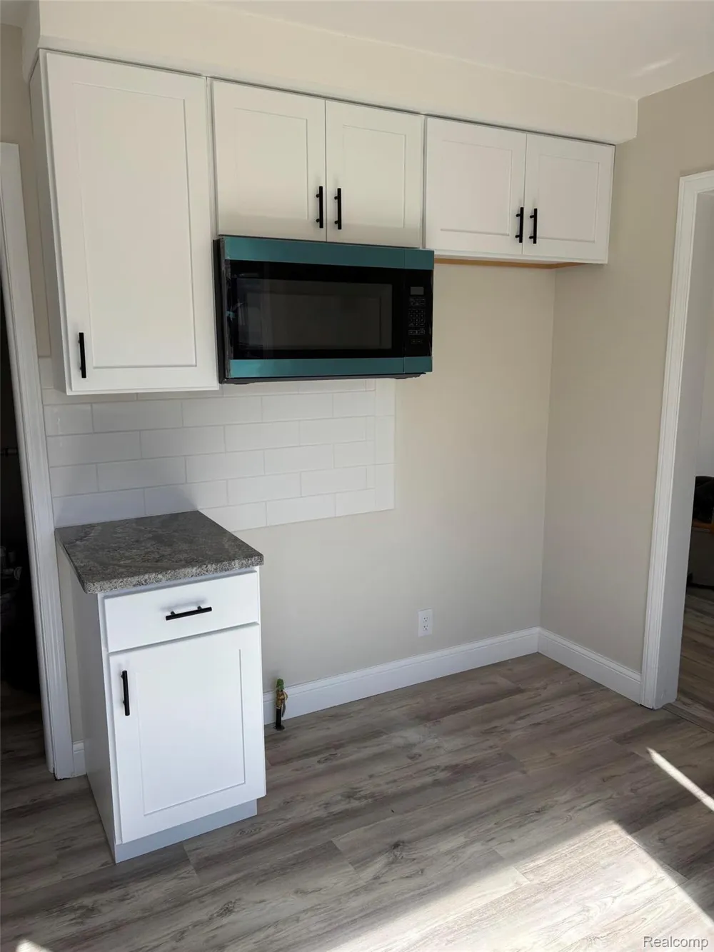 21935 Tulane Avenue Farmington City, MI 48336