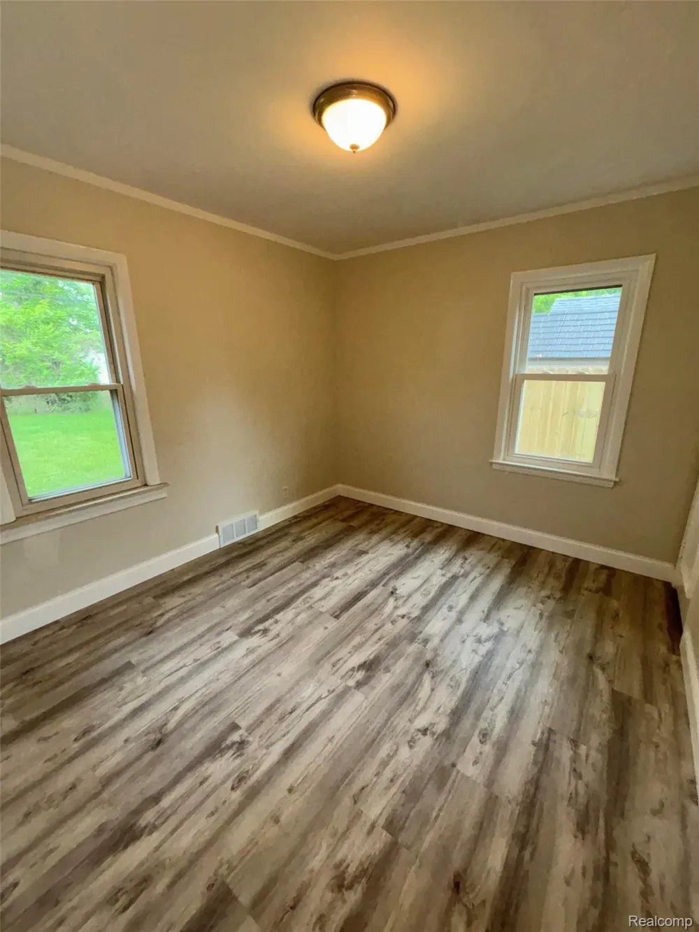 21935 Tulane Avenue Farmington City, MI 48336