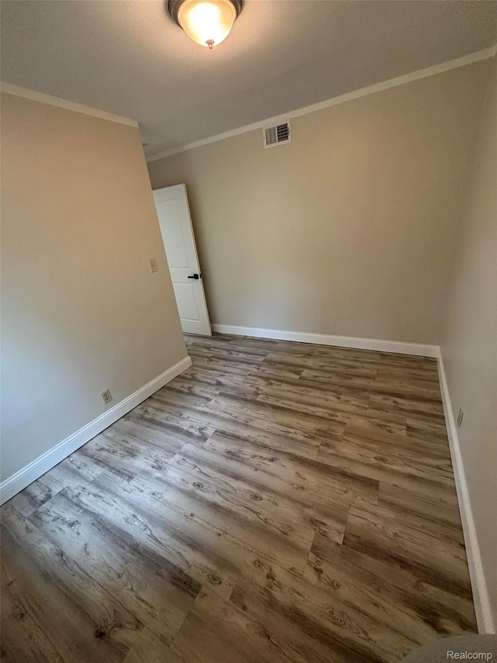 21935 Tulane Avenue Farmington City, MI 48336