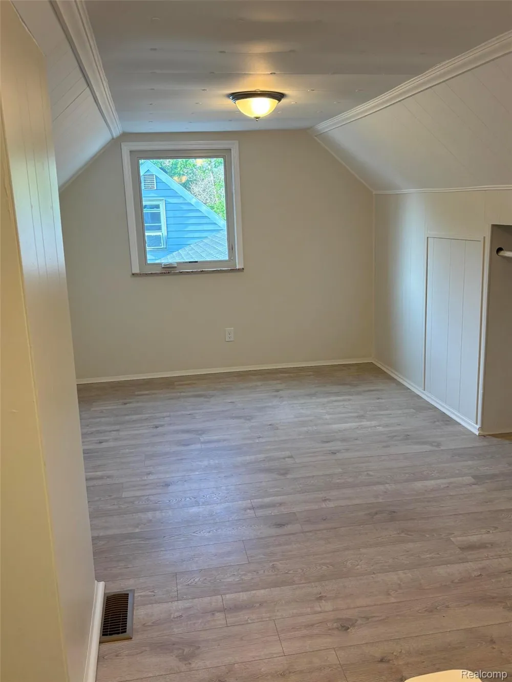 21935 Tulane Avenue Farmington City, MI 48336