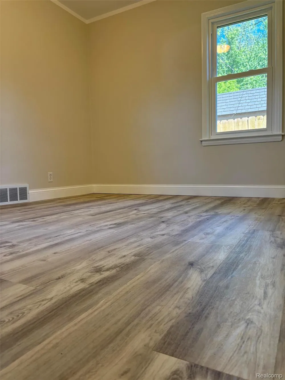 21935 Tulane Avenue Farmington City, MI 48336