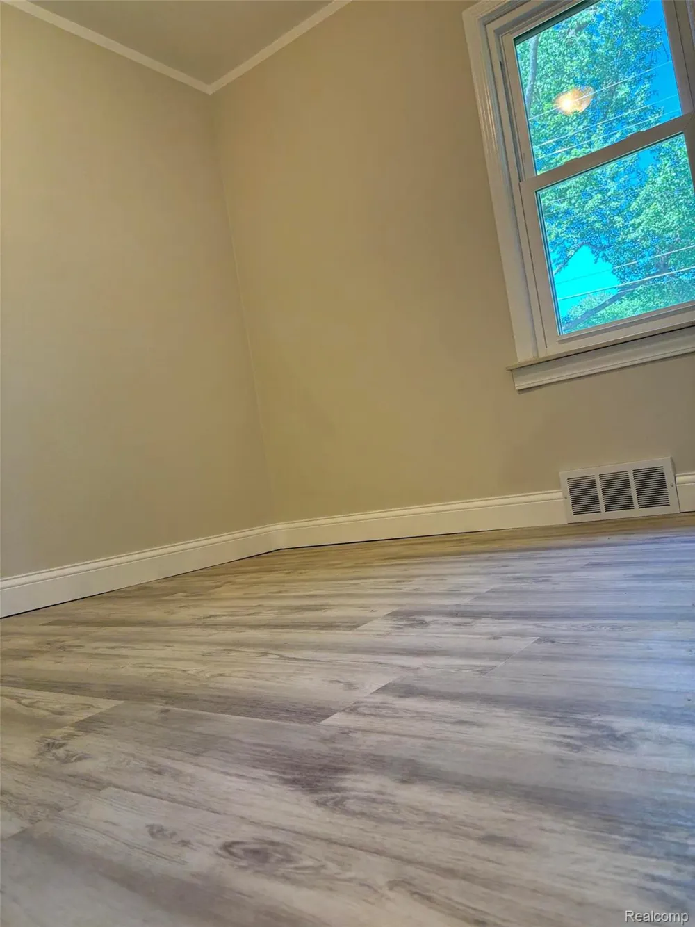 21935 Tulane Avenue Farmington City, MI 48336