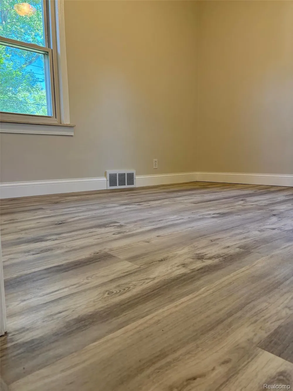 21935 Tulane Avenue Farmington City, MI 48336