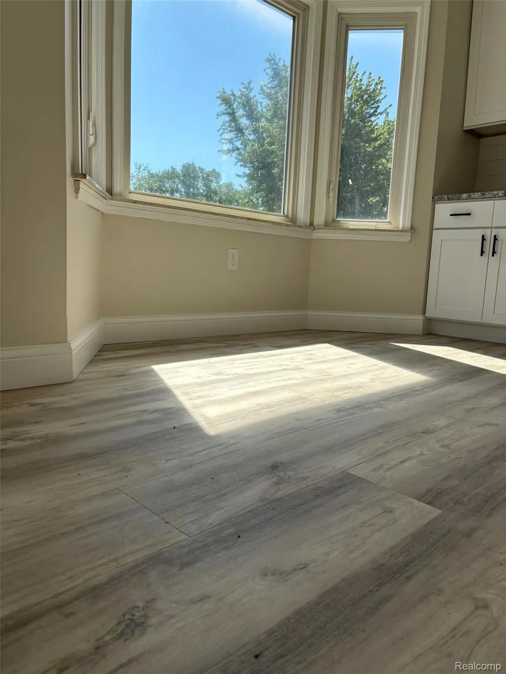 21935 Tulane Avenue Farmington City, MI 48336