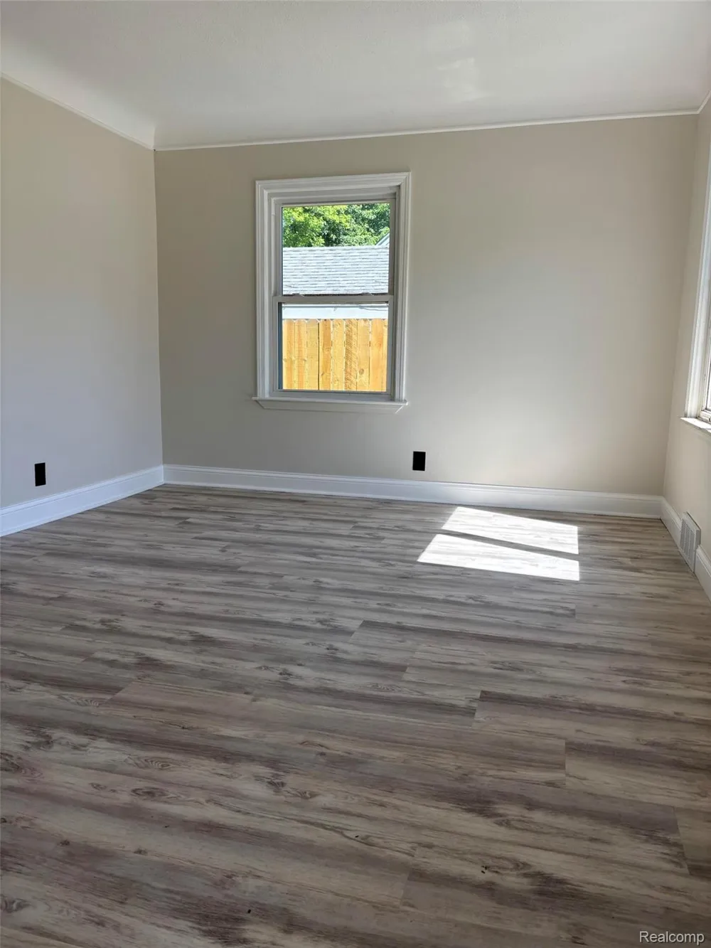 21935 Tulane Avenue Farmington City, MI 48336