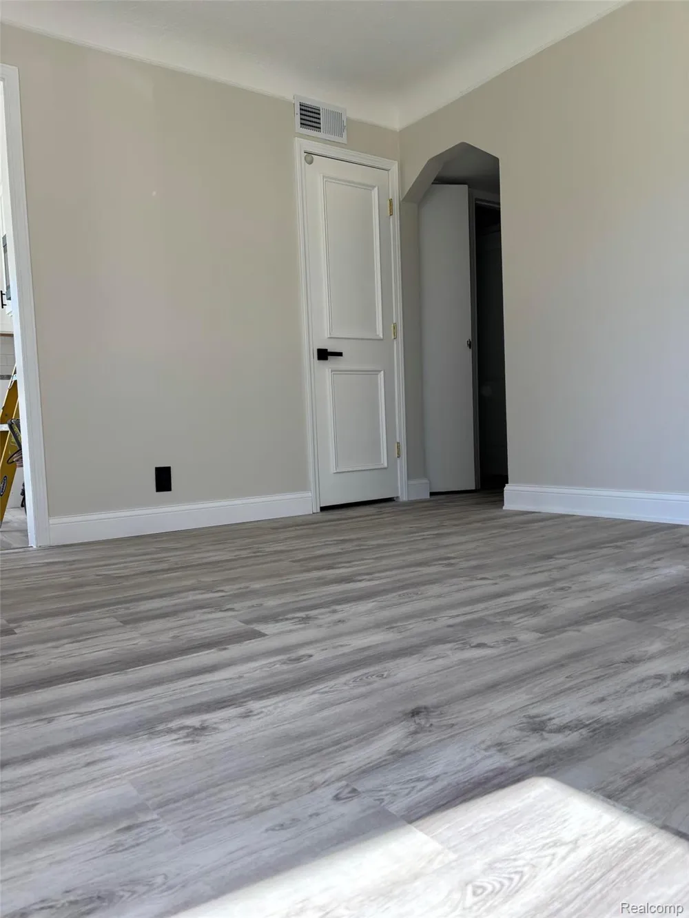 21935 Tulane Avenue Farmington City, MI 48336