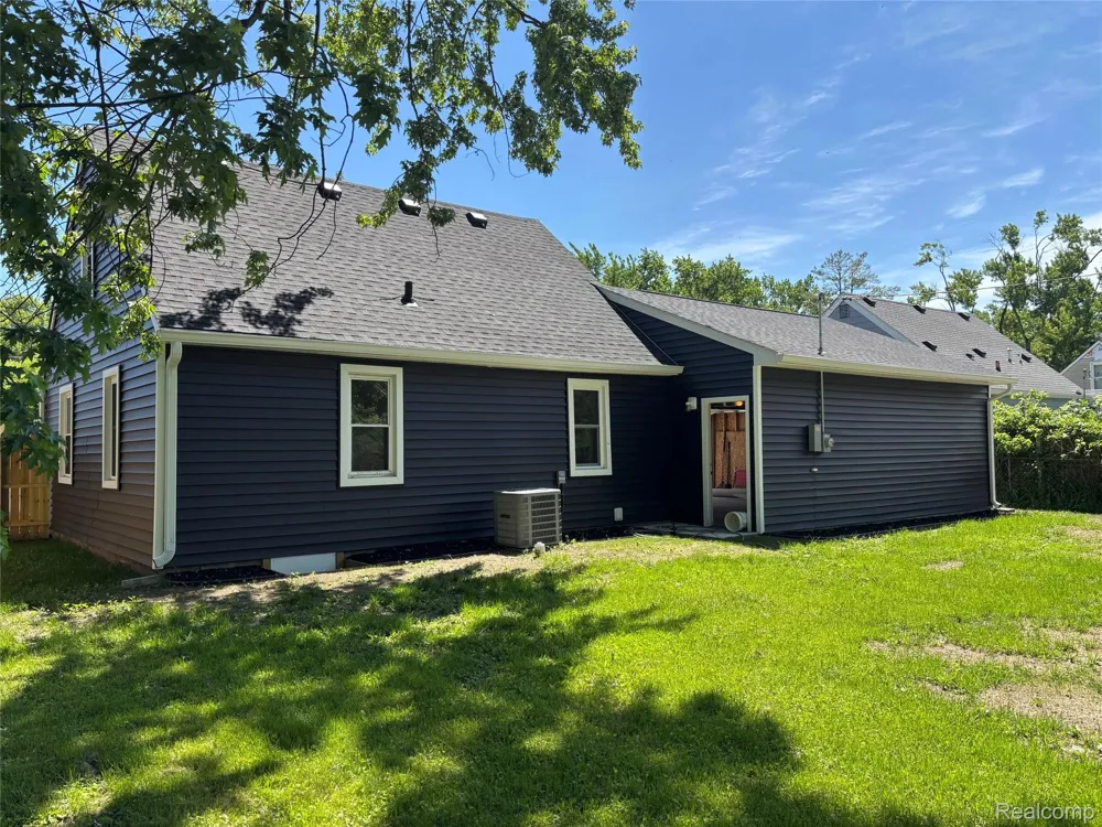 21935 Tulane Avenue Farmington City, MI 48336