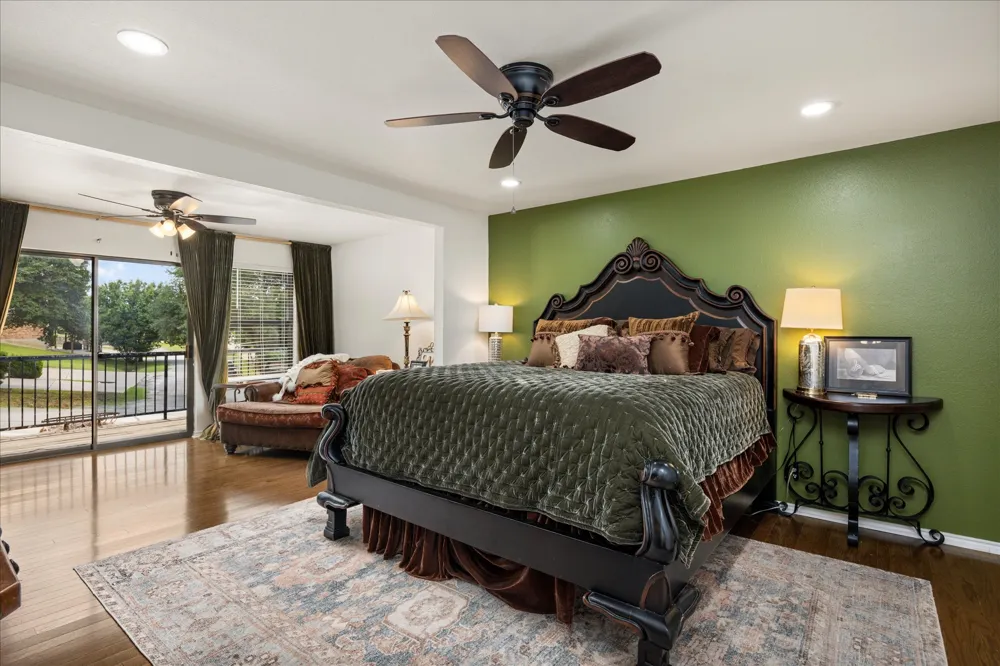 4407 Overlook Court Granbury, TX 76049