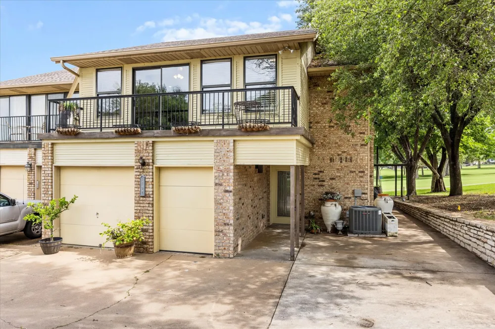 4407 Overlook Court Granbury, TX 76049