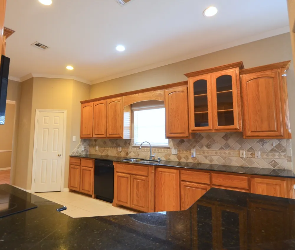 924 Lands End Cove Hewitt, TX 76643
